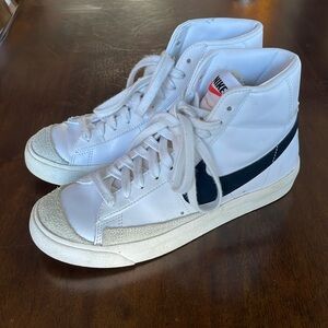 Nike Women’s Blazer Mid ‘77